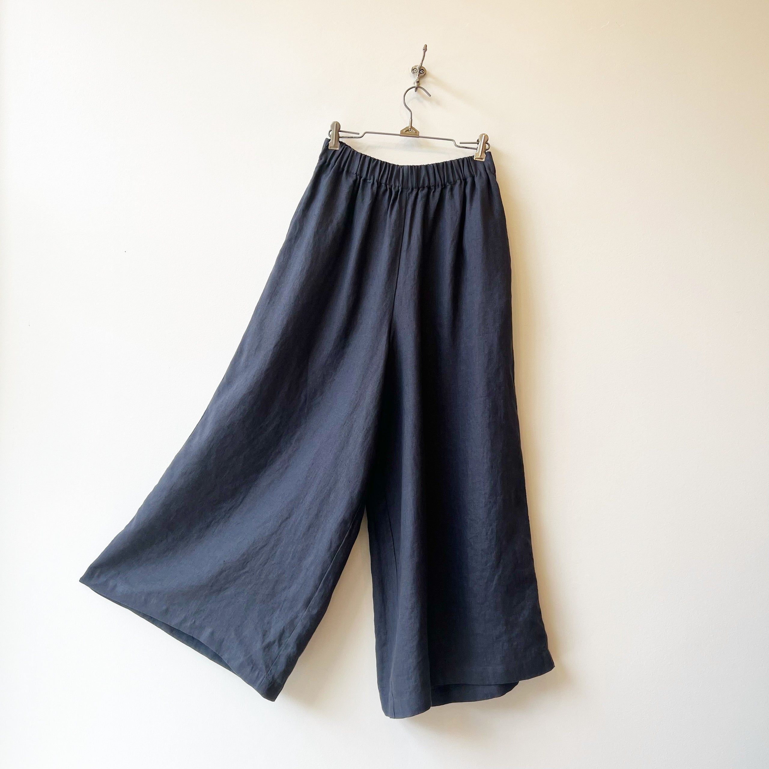 And The Why In The Mix Full Size Pleated Detail Linen Pants in Dark Na –  Blue Hawthorn Boutique